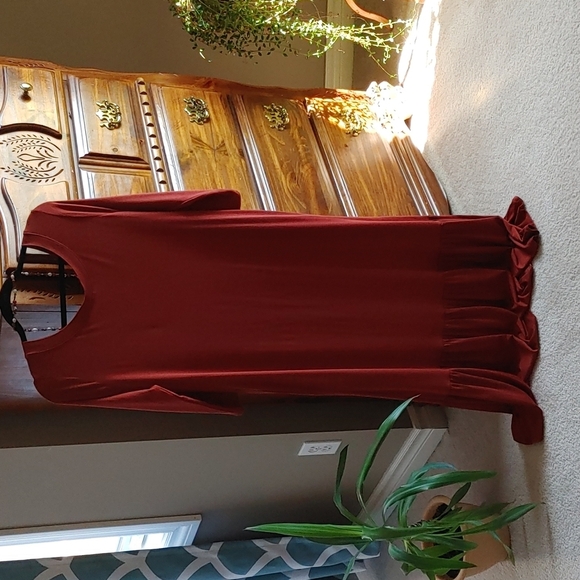 🇨🇦 Zenana Outfitters Women's Burgundy Dress - Picture 2 of 6